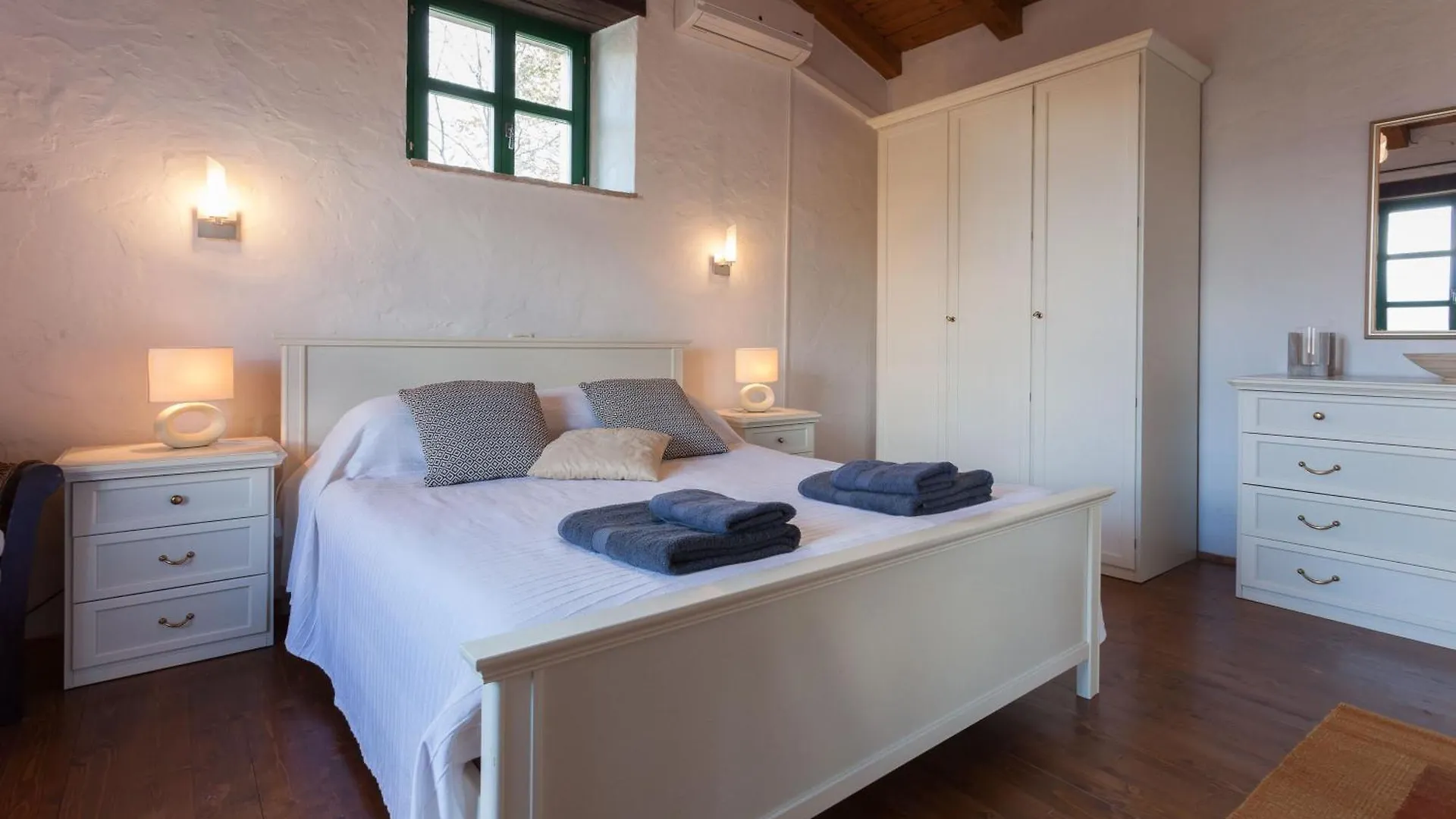 Spacious Villa With 10X5M Pool, Aircon. Rural Retreat, Stunning Views. Motovun